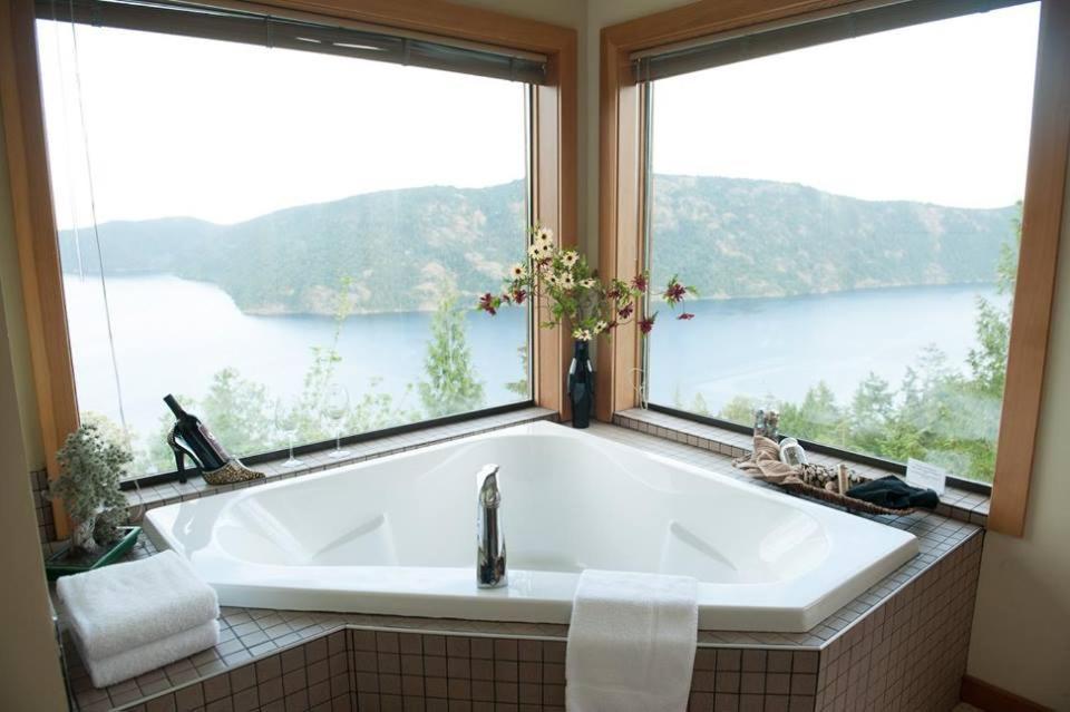 Moon Water Lodge Malahat Extérieur photo