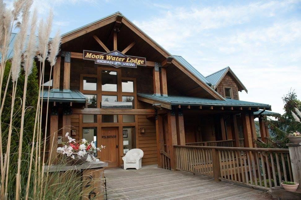 Moon Water Lodge Malahat Extérieur photo