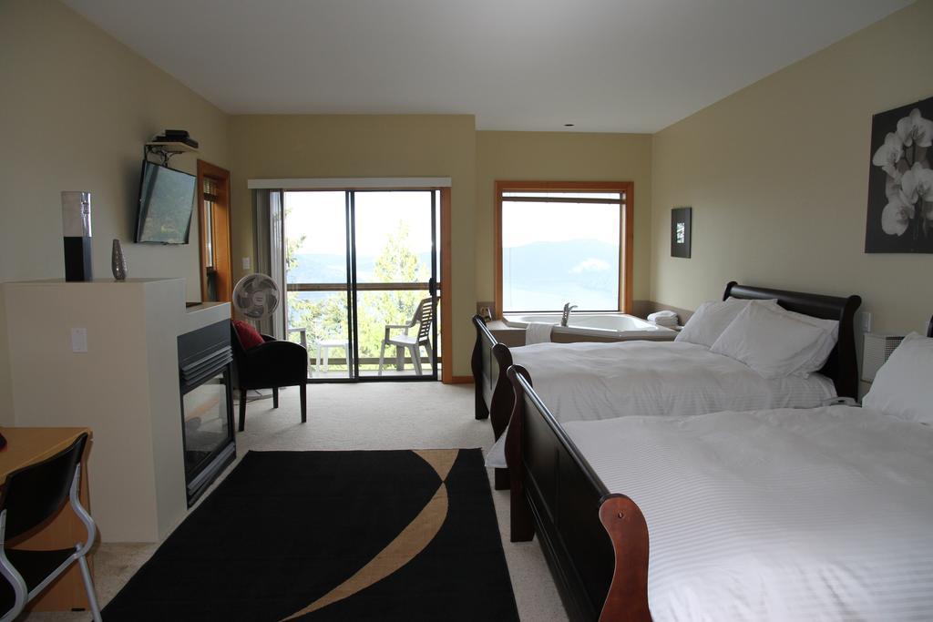 Moon Water Lodge Malahat Extérieur photo