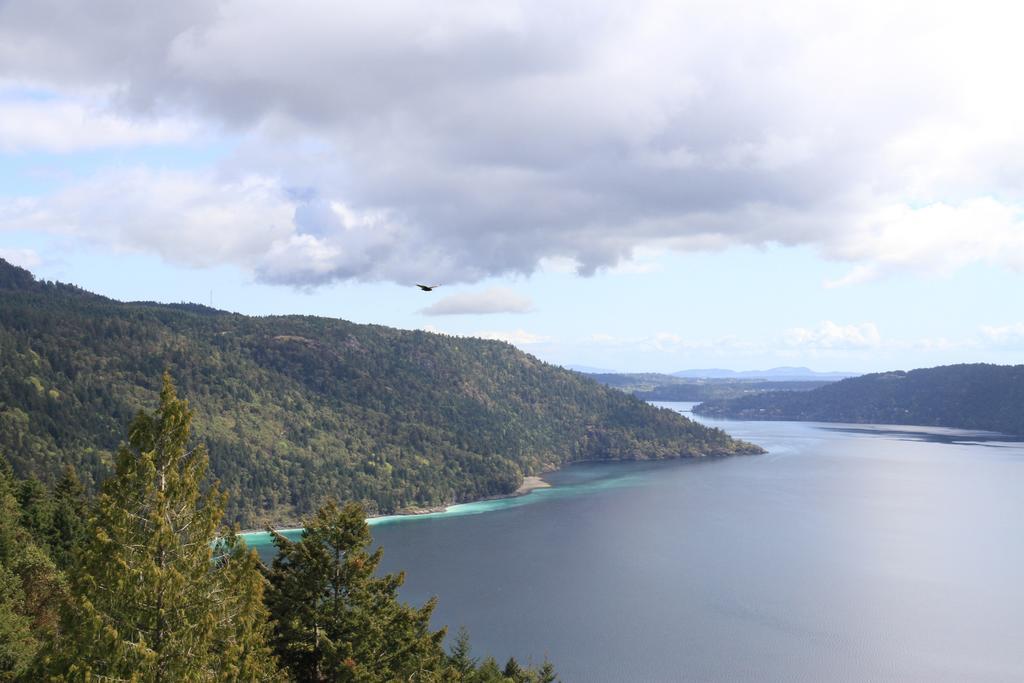 Moon Water Lodge Malahat Extérieur photo