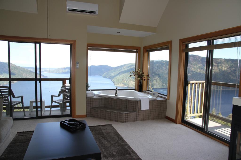 Moon Water Lodge Malahat Chambre photo